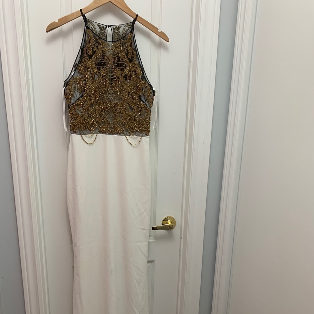 ❌SOLD❌Beaded racer ivory Tully gown